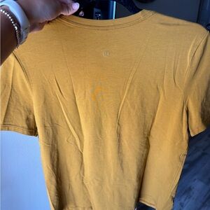Lululemon tshirt size 6